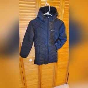 Columbia girls black winter coat. Never worn. Size M